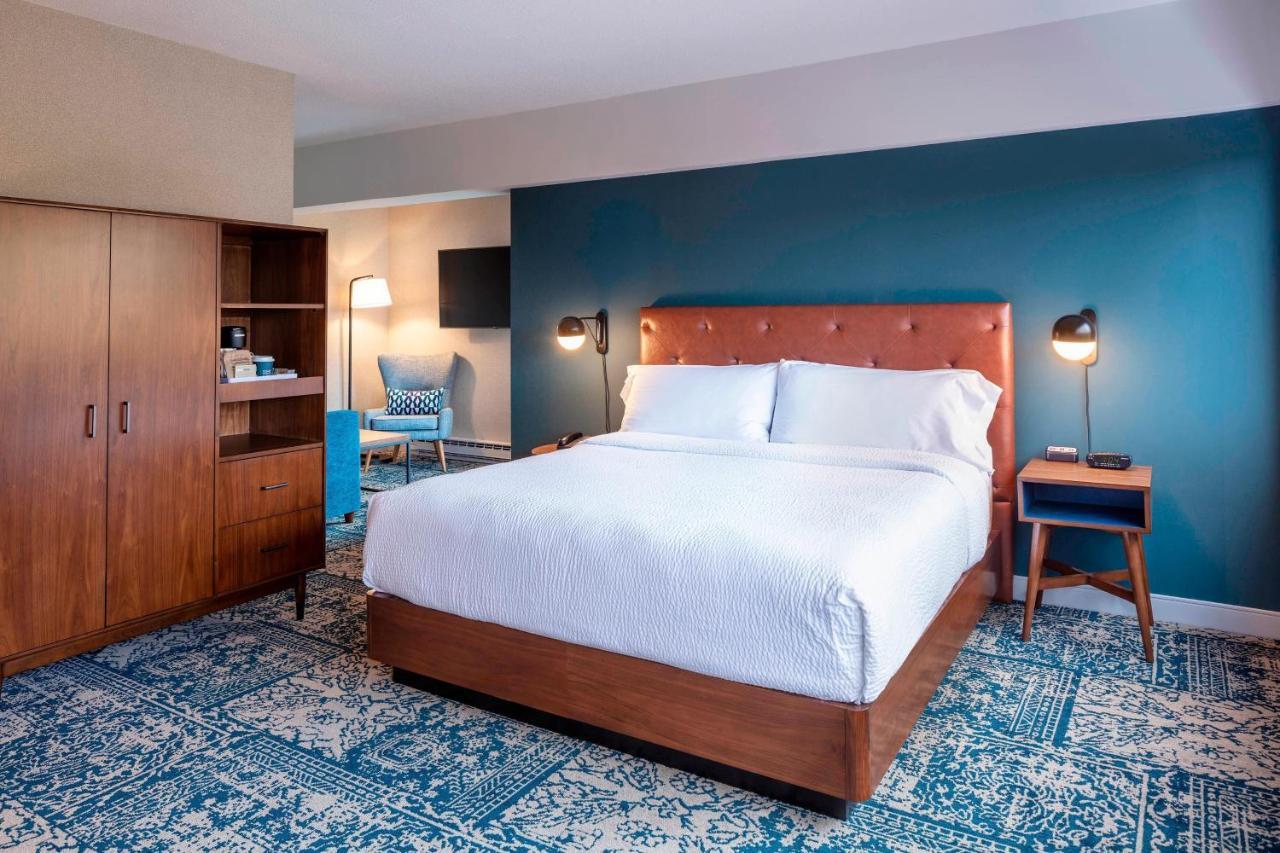 Four Points By Sheraton Norwood Conference Center Extérieur photo