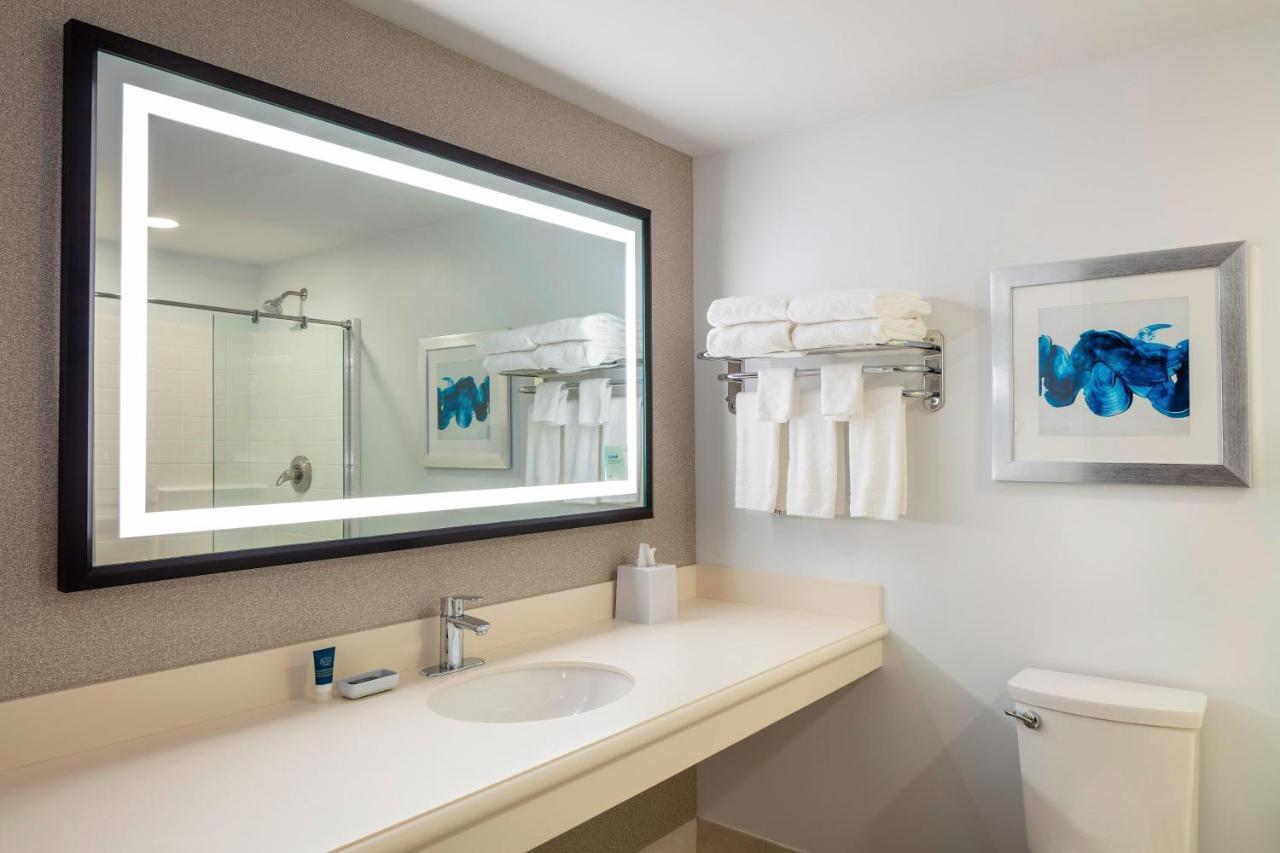 Four Points By Sheraton Norwood Conference Center Extérieur photo