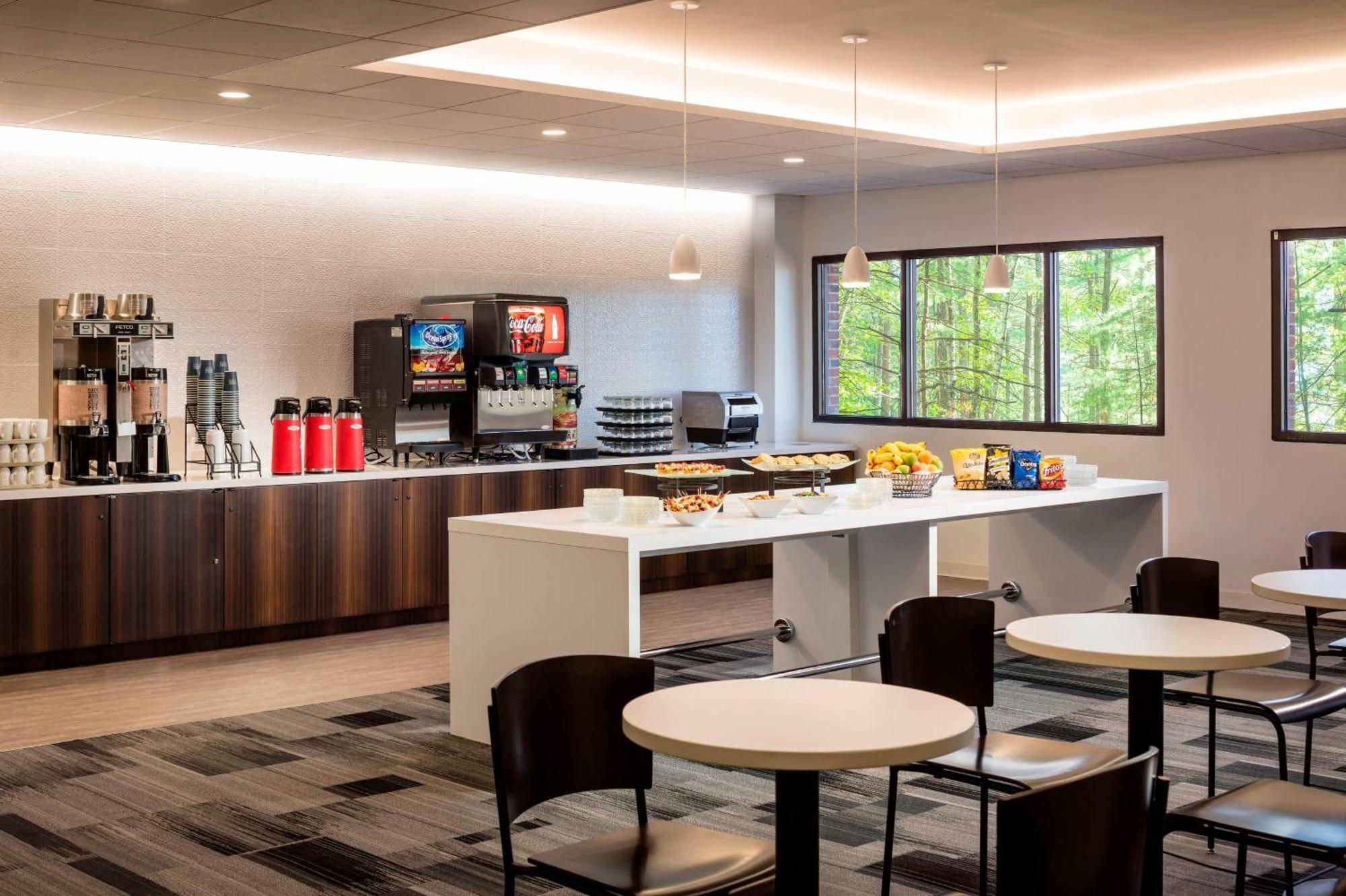 Four Points By Sheraton Norwood Conference Center Extérieur photo