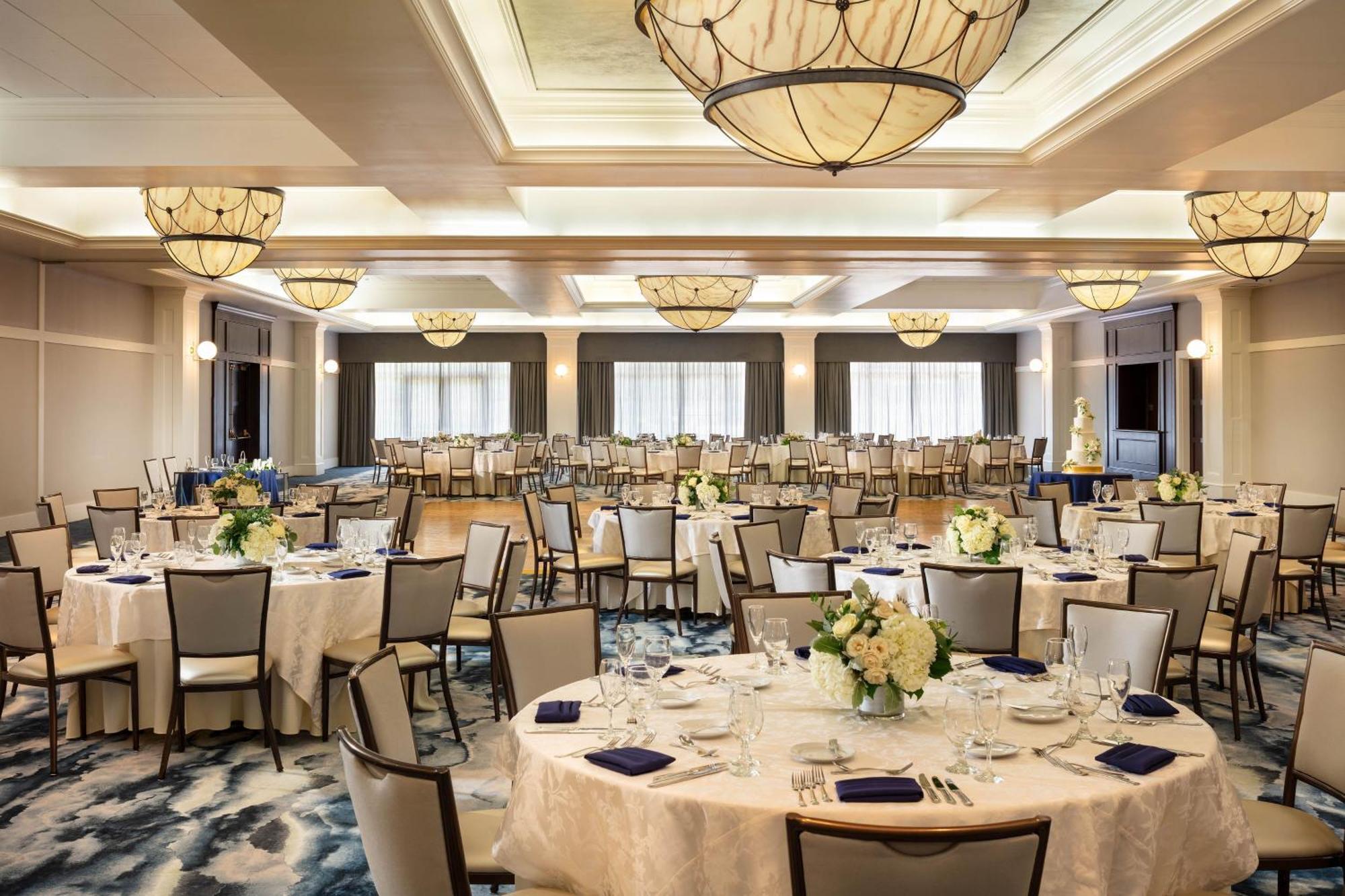 Four Points By Sheraton Norwood Conference Center Extérieur photo