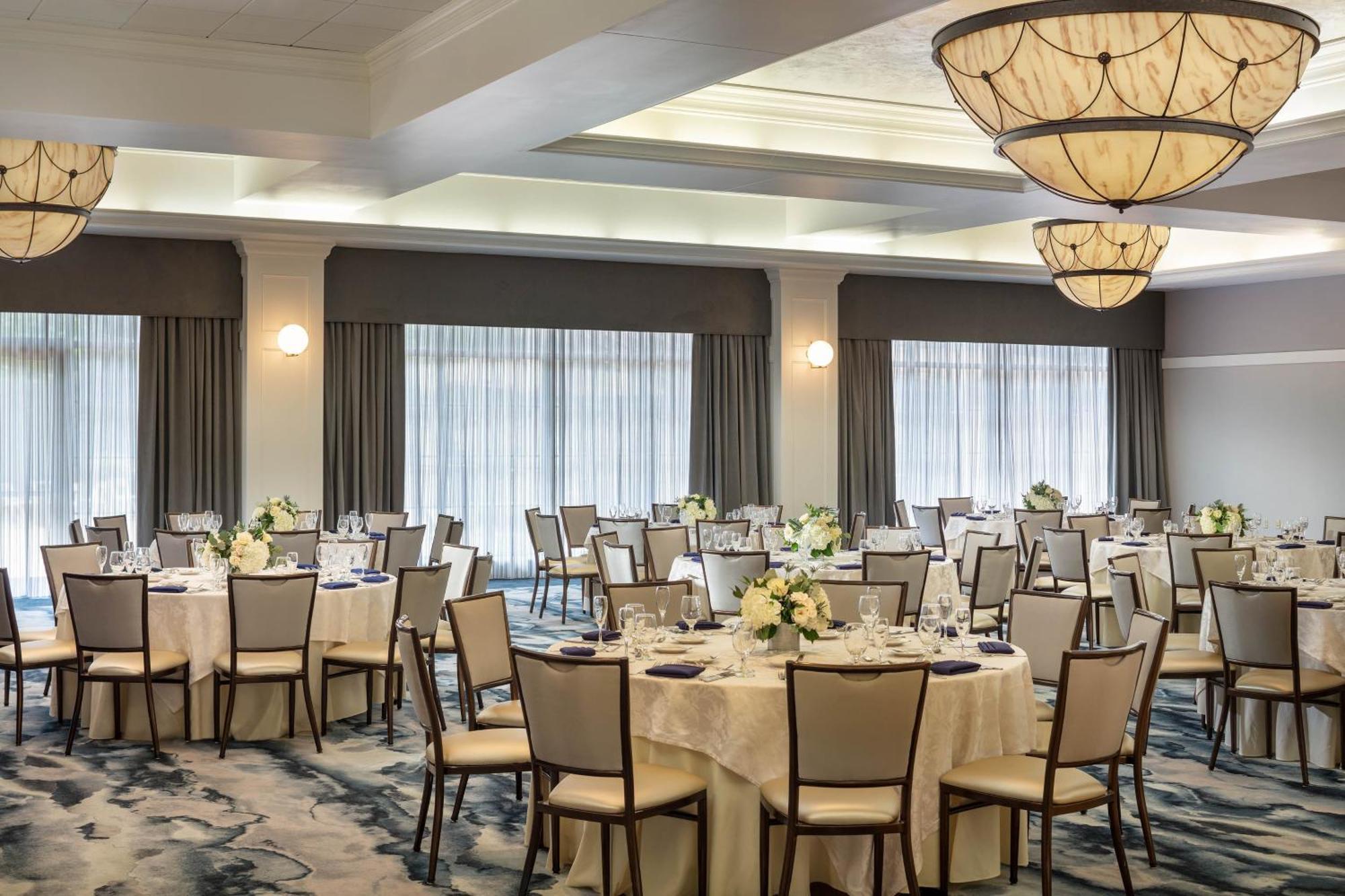 Four Points By Sheraton Norwood Conference Center Extérieur photo