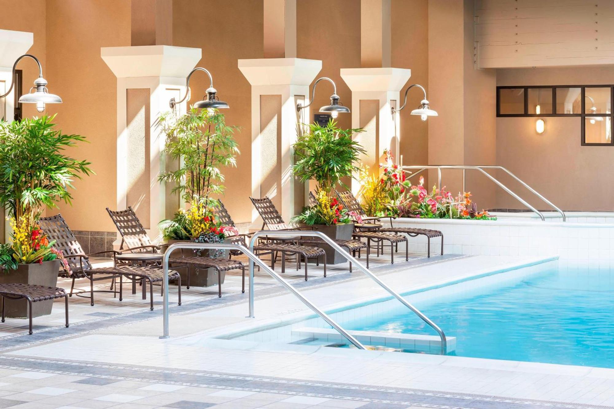 Four Points By Sheraton Norwood Conference Center Extérieur photo