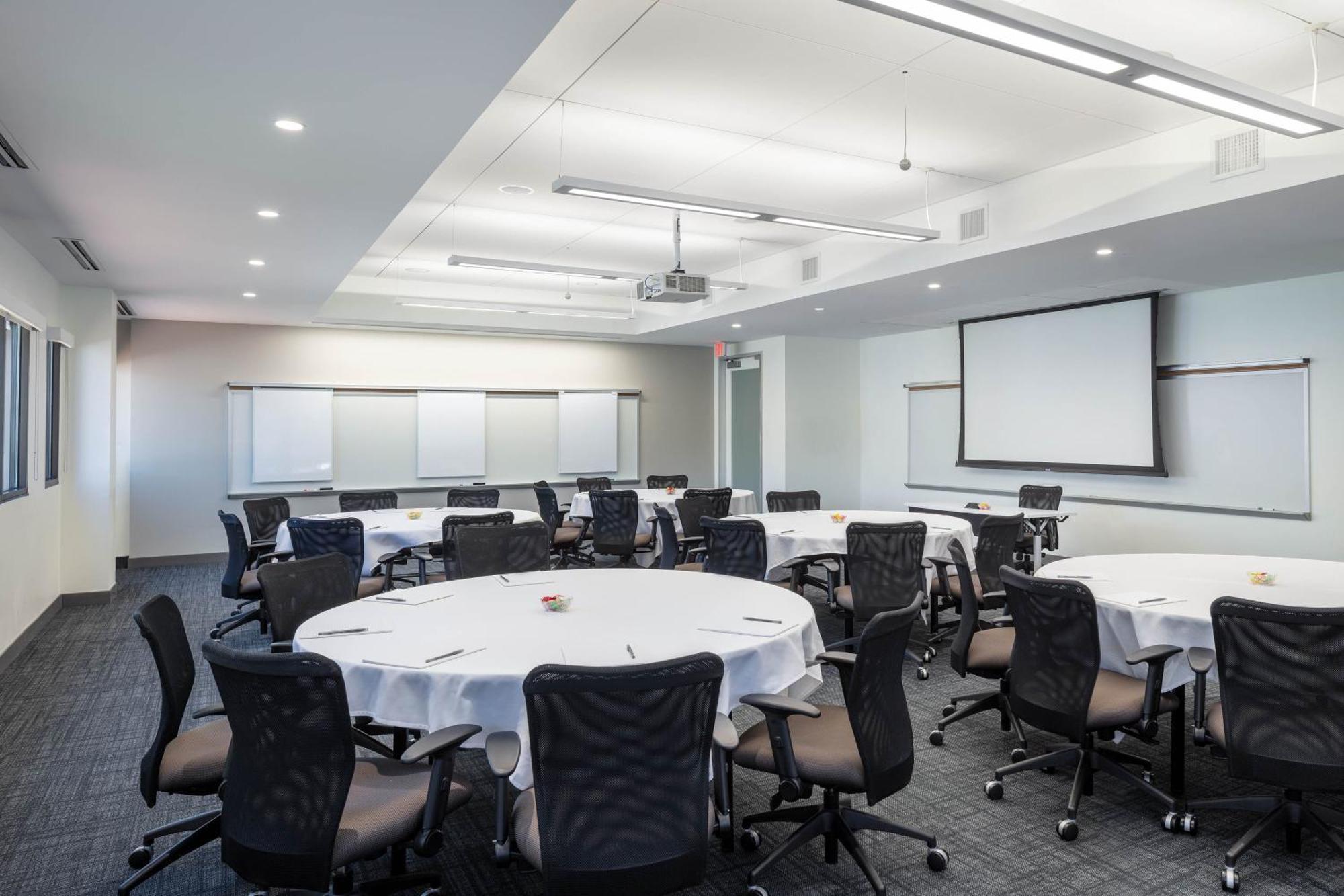 Four Points By Sheraton Norwood Conference Center Extérieur photo