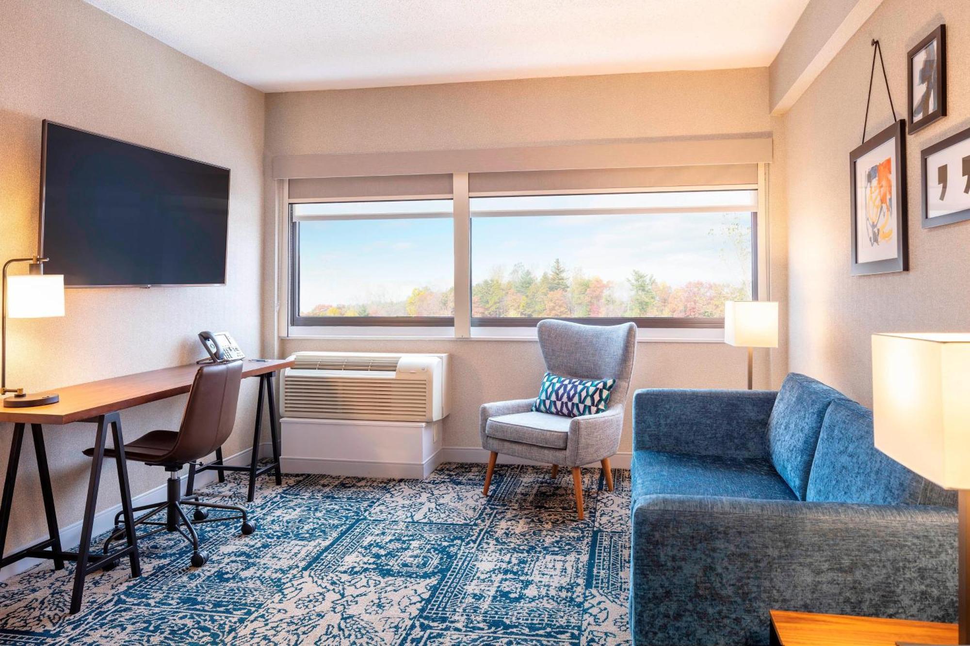 Four Points By Sheraton Norwood Conference Center Extérieur photo