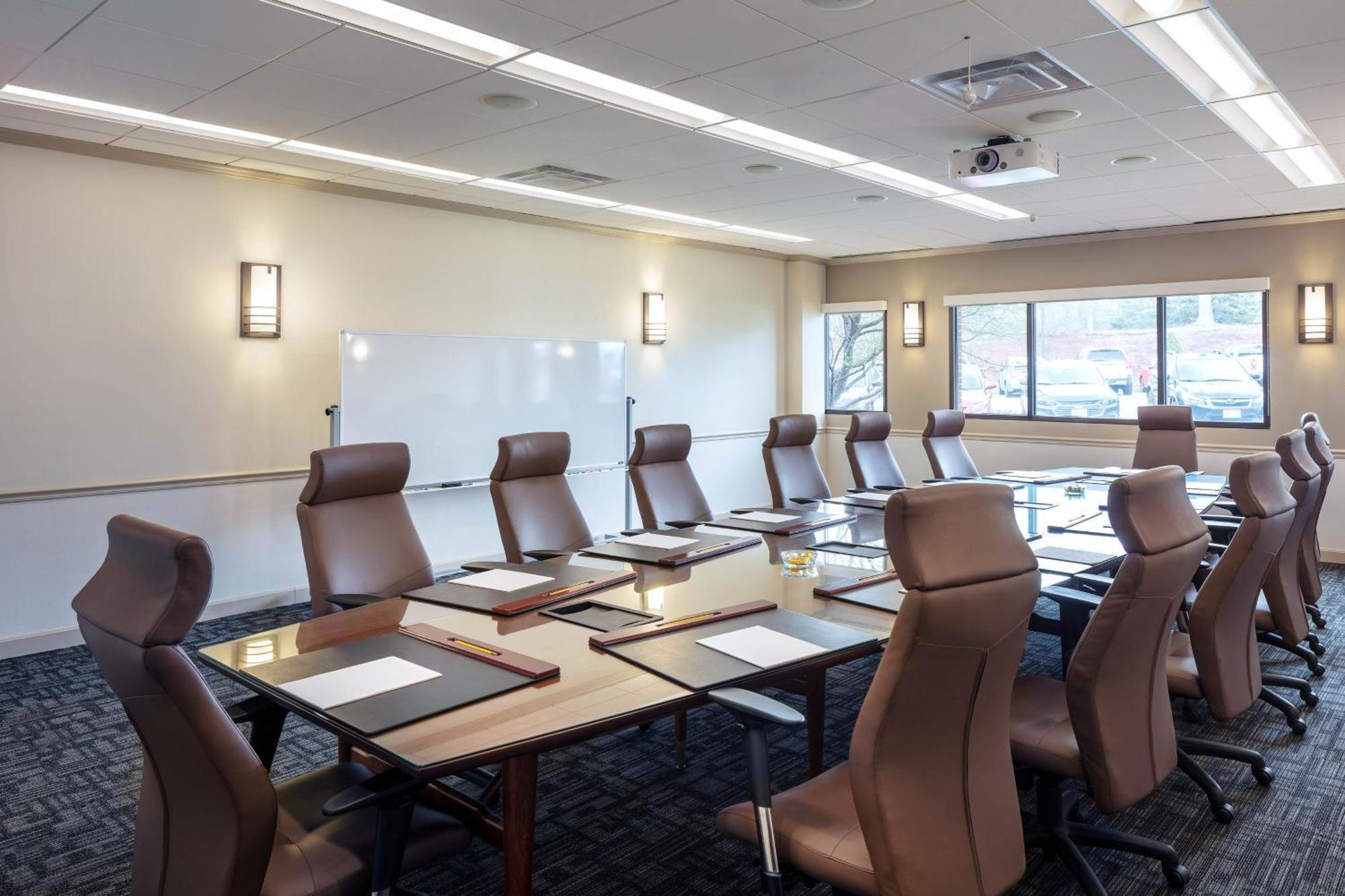 Four Points By Sheraton Norwood Conference Center Extérieur photo