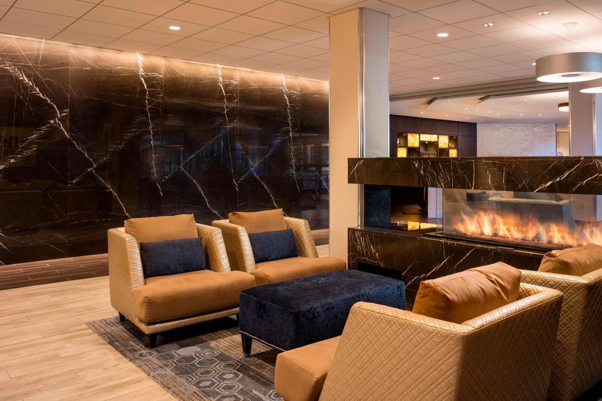 Four Points By Sheraton Norwood Conference Center Extérieur photo