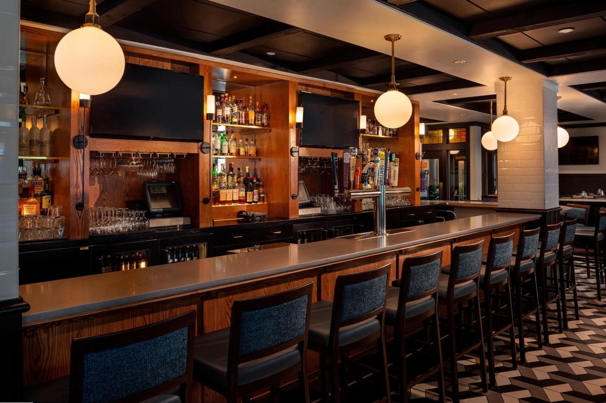 Four Points By Sheraton Norwood Conference Center Extérieur photo